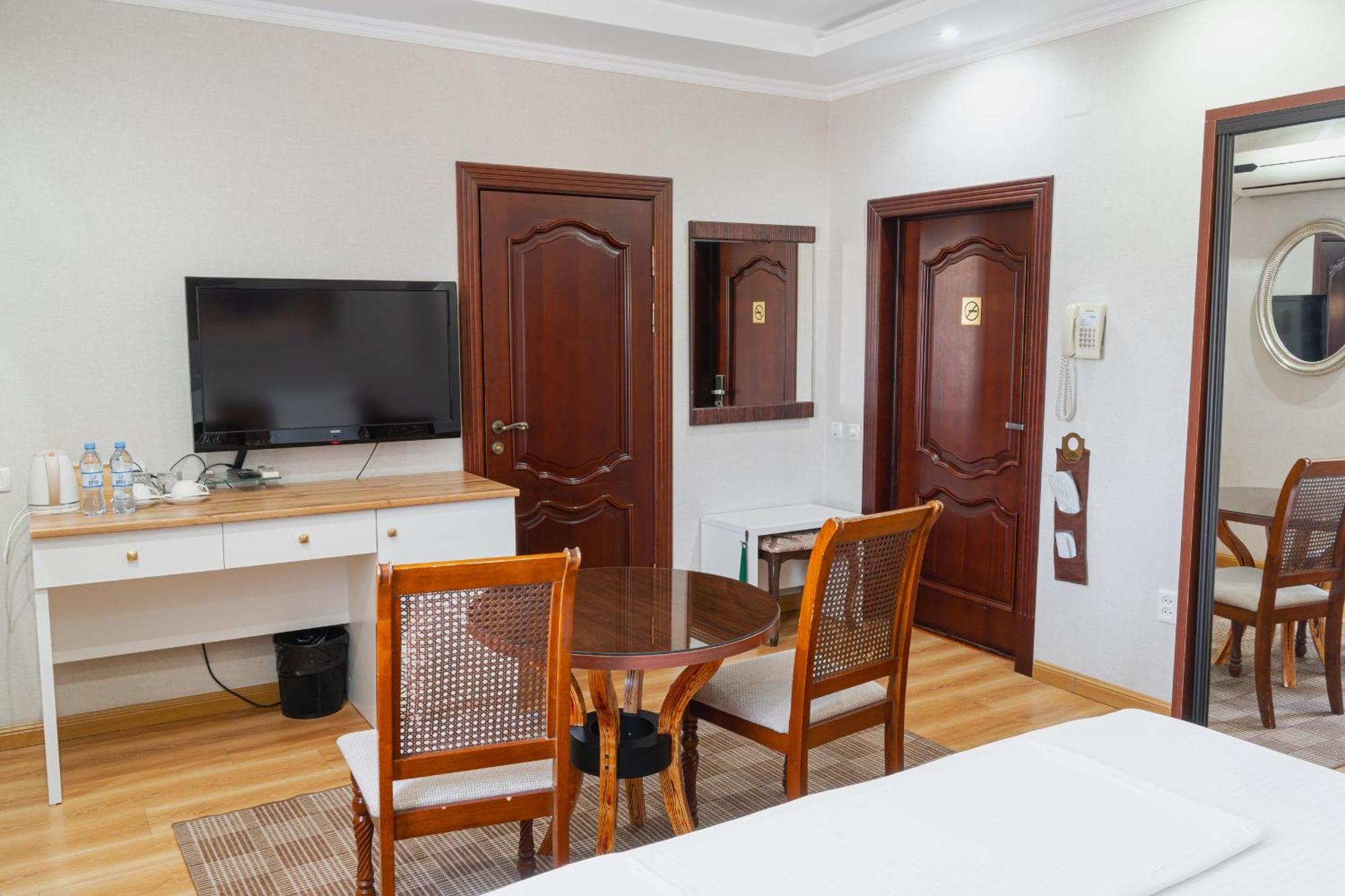 Altair Hotel Shymkent Exterior foto